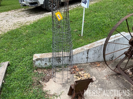 Assorted Tomato Plant Cages