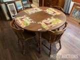 Round Kitchen Table with (4) Chairs