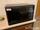 Amana Microwave Oven