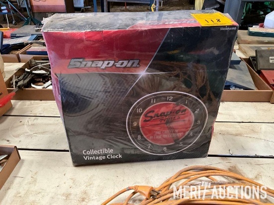 Snap on collectible vintage clock