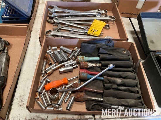 Quantity of end wrenches, wheel sockets, etc.