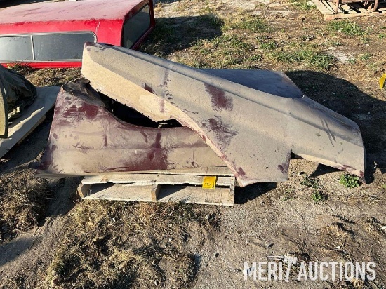 Assorted body parts, fenders,