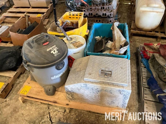 Pallet of various items