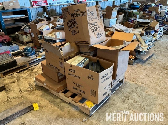 Pallet of various automotive items