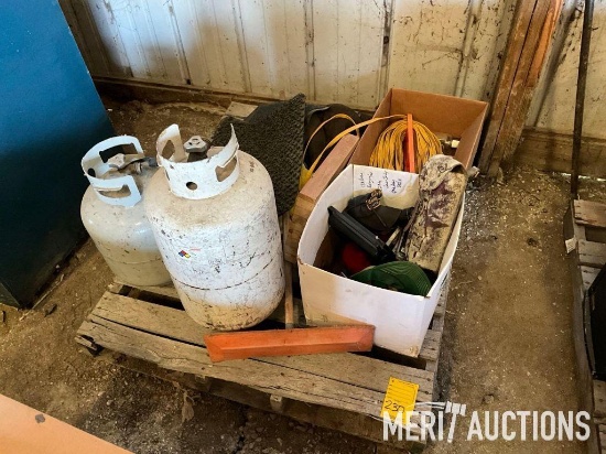 Pallet of misc. shop items