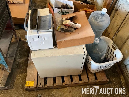 Pallet of household items