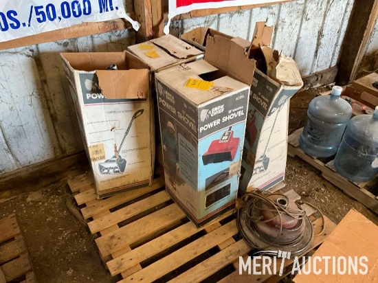 Pallet of 12 in electric power shovels