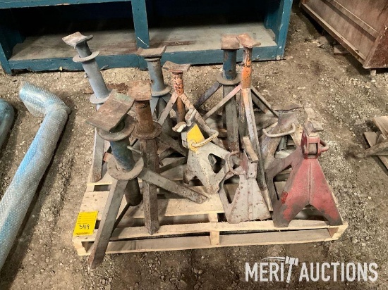 Pallet of jack stands