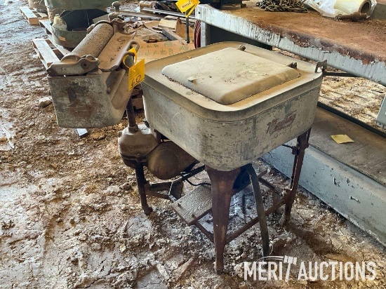Vintage Maytag wringer washer