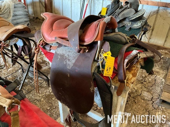 Trail saddle w/ padded seat