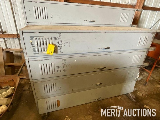 (9) metal lockers