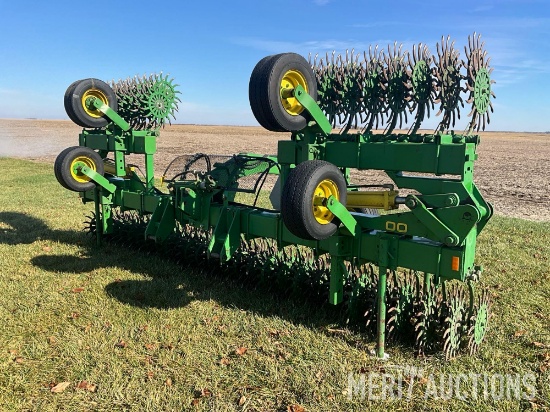 1987 John Deere 800 26ft. 8 row 3-pt. rotary hoe
