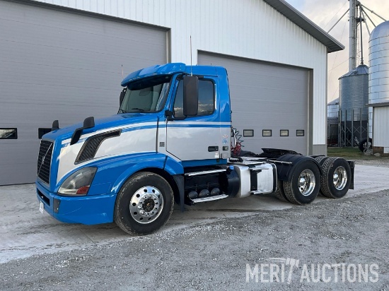 2016 Volvo Day cab Semi
