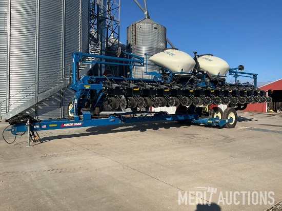 2022 Kinze 3665 16R30 Hydraulic Drive True Rate Bulk Fill