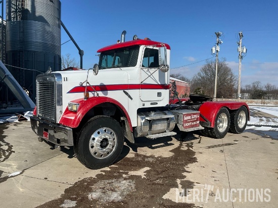 2004 Freightliner Day Cab Semi