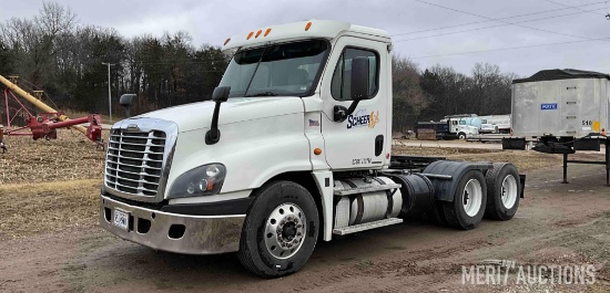 2012 Freightliner Cascadia Semi