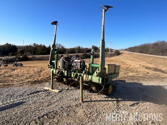 John Deere 4R30 planter