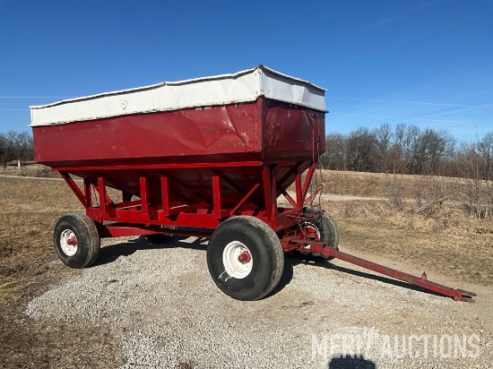 M&W gravity flow wagon