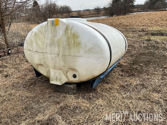1000 gal poly water tank