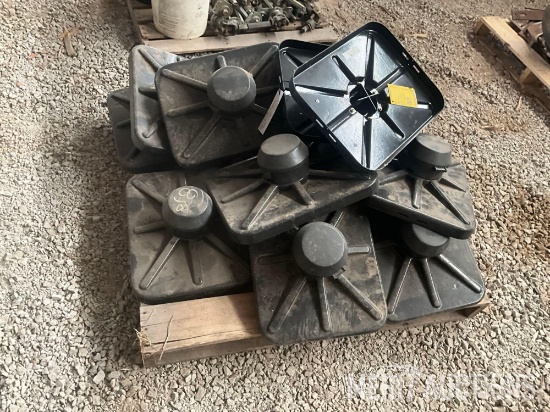 pallet of lock-n-load planter lids