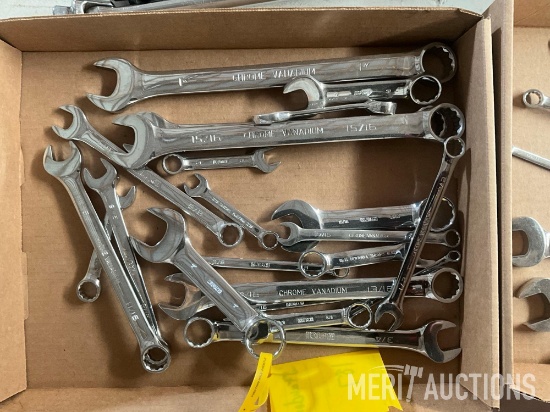 flat of Standard combination end wrenches
