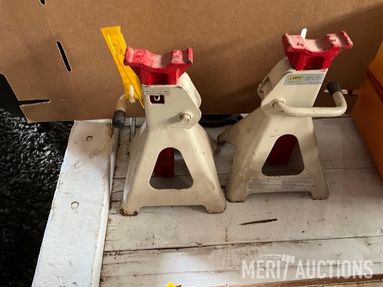 pair of Larin 3-ton jack stands