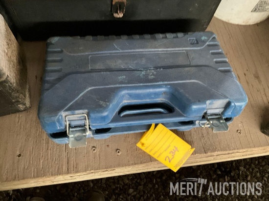 torque multiplier lug nut wrench with case