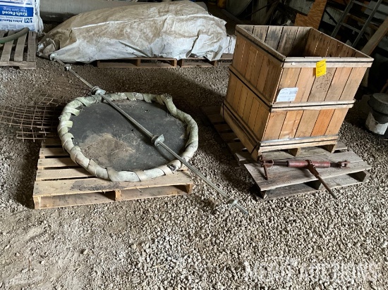 (2) pallets of misc.