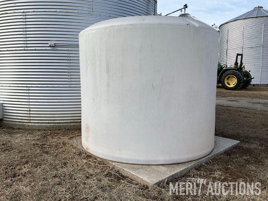 2500 gal. poly tank