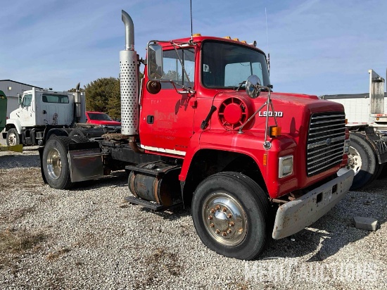 1995 Ford L9000 single axle semi