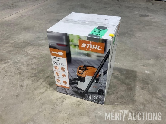 Stihl SE33 Vacuum Sweeper