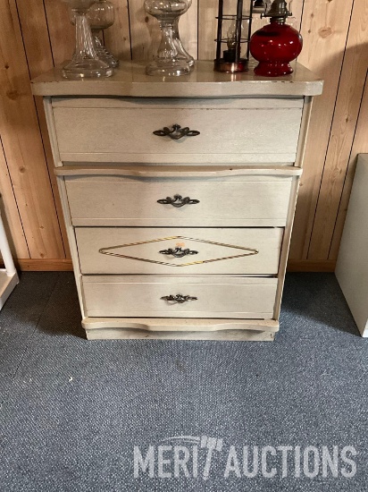 Vintage 4-drawer chest as pictured