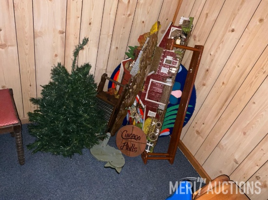 Bulk lot of decorative items including some holiday as pictured