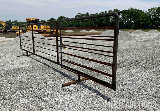 Free Standing 24ft. Panel w/7ft. Gate