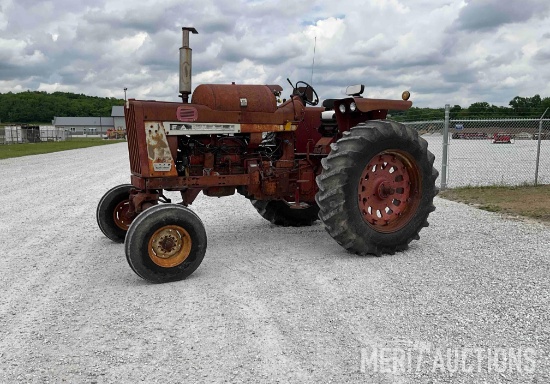Farmall 806 2wd LP Gas Tractor