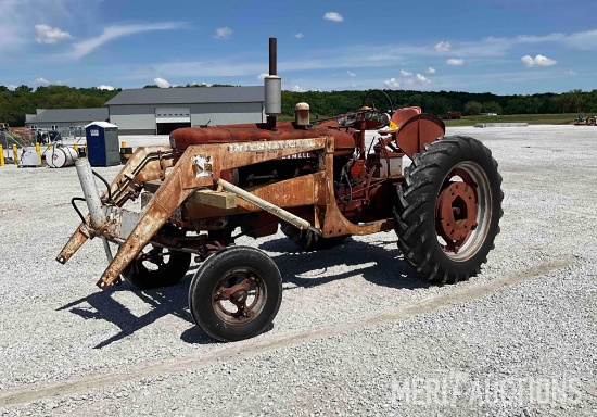 IH Super M Farmall Tractor