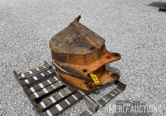 CASE Backhoe Bucket w/Teeth