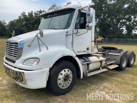 2005 Freightliner Columbia 112 Semi Truck