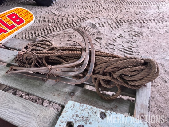 Set of Lantz Mfg Co hay antique forks