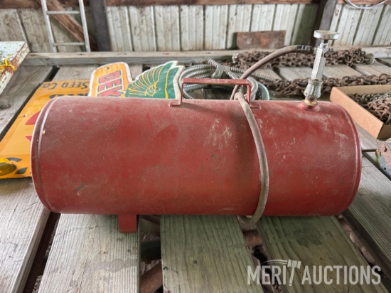 Small portable air tank as pictured