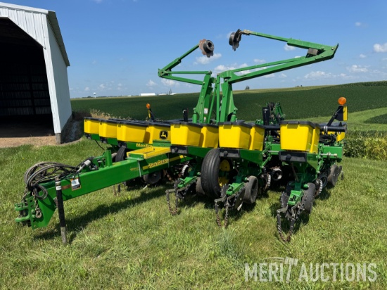 2013 John Deere 1760 MaxEmerge XP no-till 12-row 30-inch planter