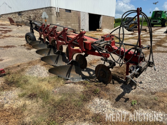 International 735 Vari-Width 5 btm semi mtd plow