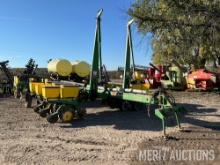 John Deere 7200 Conservation 12 Row 30in. Planter