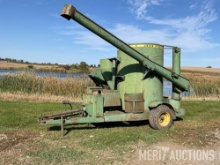 John Deere 700 Grinder Mixer
