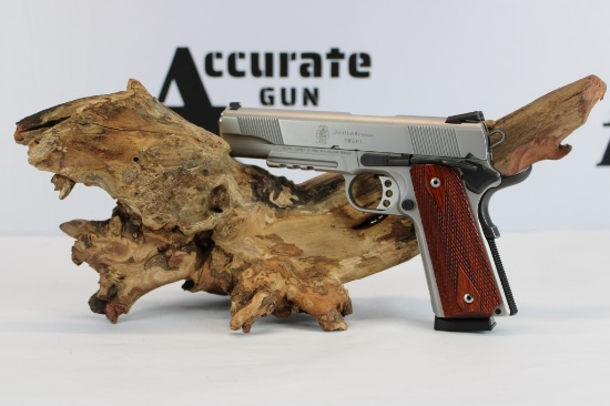 Smith & Wesson SW1911 .45 ACP