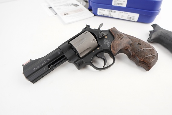 Smith & Wesson 329PD .44 Magnum