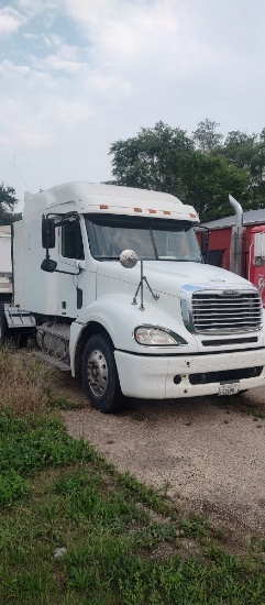 2005 Freightliner Semi
