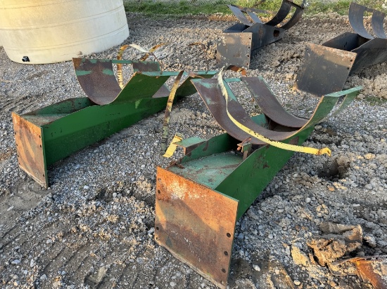 Saddle tank racks off JD 8420