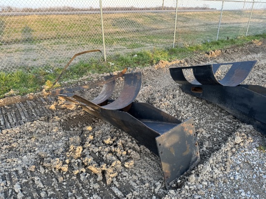 Saddle tank racks off JD 8420