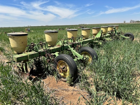 JOHN DEERE 8 ROW BUSTER PLANTER